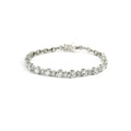 Bracciale tennis a filo in oro bianco con spot di diamanti lab-grown taglio brillante, 8,15 carati.