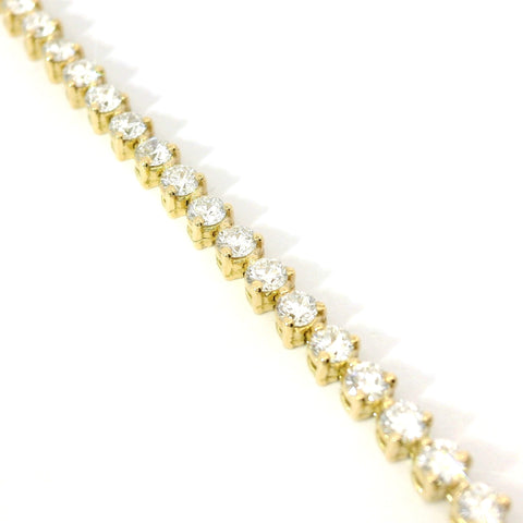 Bracciale tennis con castone a tre punte in oro giallo e diamanti lab-grown taglio brillante, 3,46 carati.