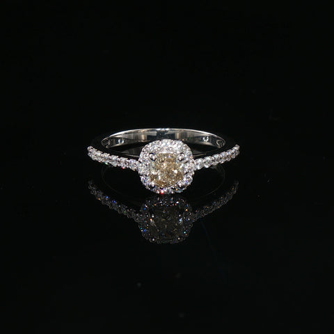 Anello in oro Bianco con diamante centrale taglio cuscino e diamanti Lab grown laterali
