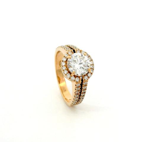 Anello Fancy in oro rosa con diamanti lab-grown taglio brillante, 1,98 carati.