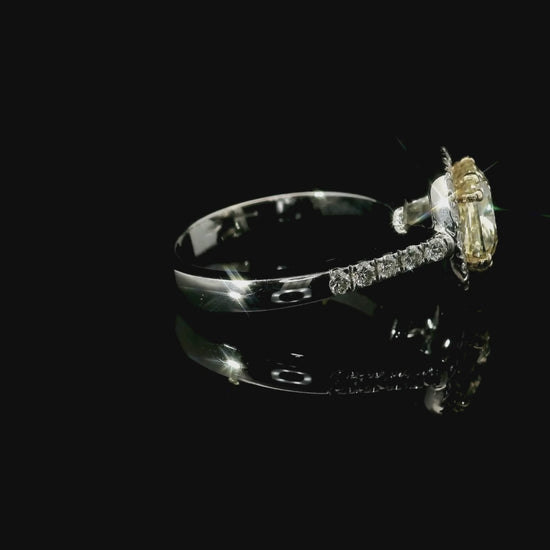 Anello Dreams cuscino fancy color in oro bianco con diamanti lab-grown taglio brillante, 2,58 carati.