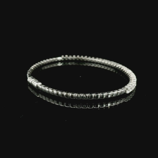 Bracciale rigido in oro bianco con diamanti lab-grown taglio brillante, 1,55 carati.