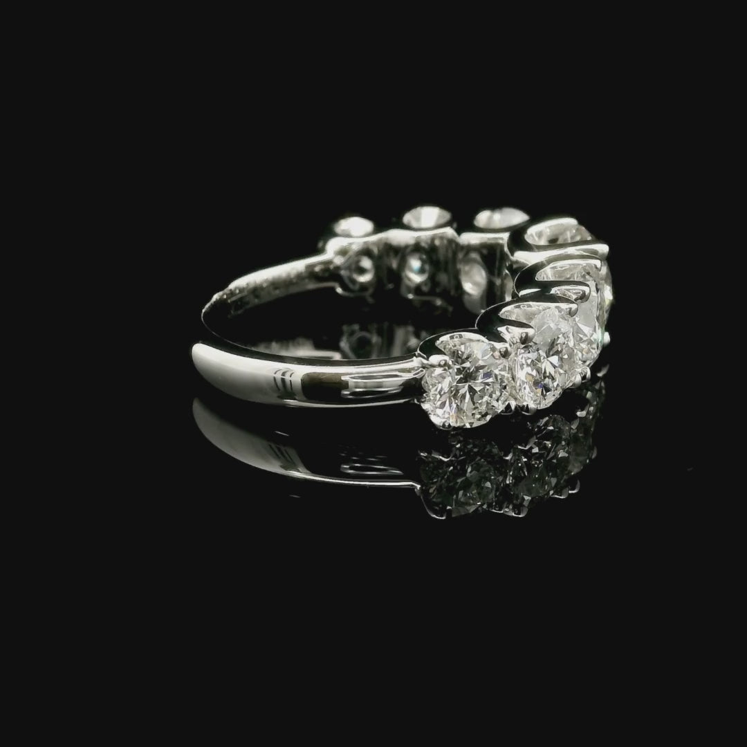 White gold gradation band ring with 7 brilliant-cut lab-grown diamonds, 4.19 carats.