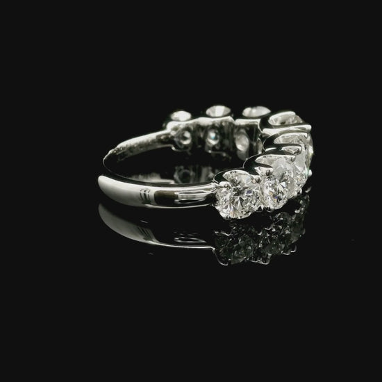 White gold gradation band ring with 7 brilliant-cut lab-grown diamonds, 4.19 carats.