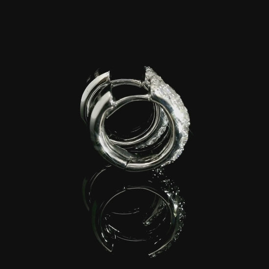 Orecchini a cerchio a pavè in oro bianco con diamanti lab-grown taglio brillante, 1,25 carati.