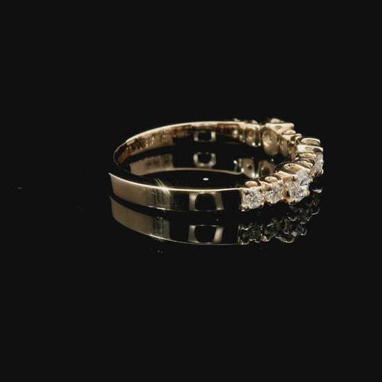 Fedina con spot in oro rosa con diamanti lab-grown taglio brillante, 0,53 carati.