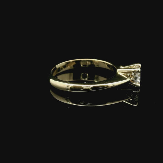 Solitario in oro giallo con diamante lab-grown taglio brillante, 0,50 carati.