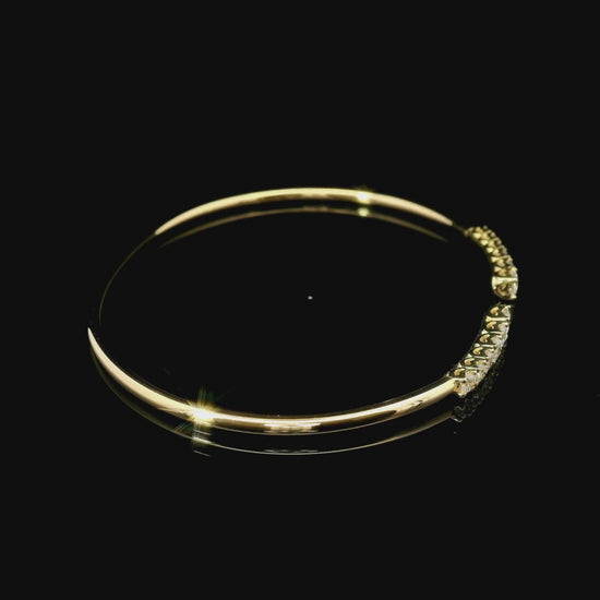 Bracciale rigido aperto in oro giallo con diamanti lab-grown taglio brillante, 1,05 carati.