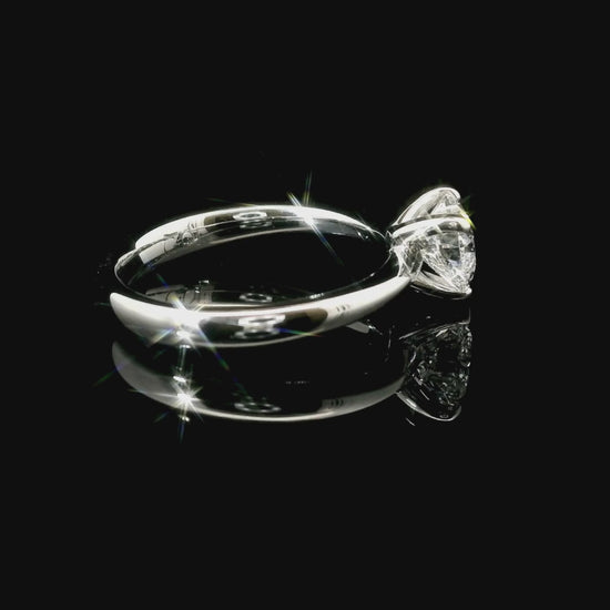 Solitario in oro bianco con diamante lab-grown taglio cuore, 1,00 carati.