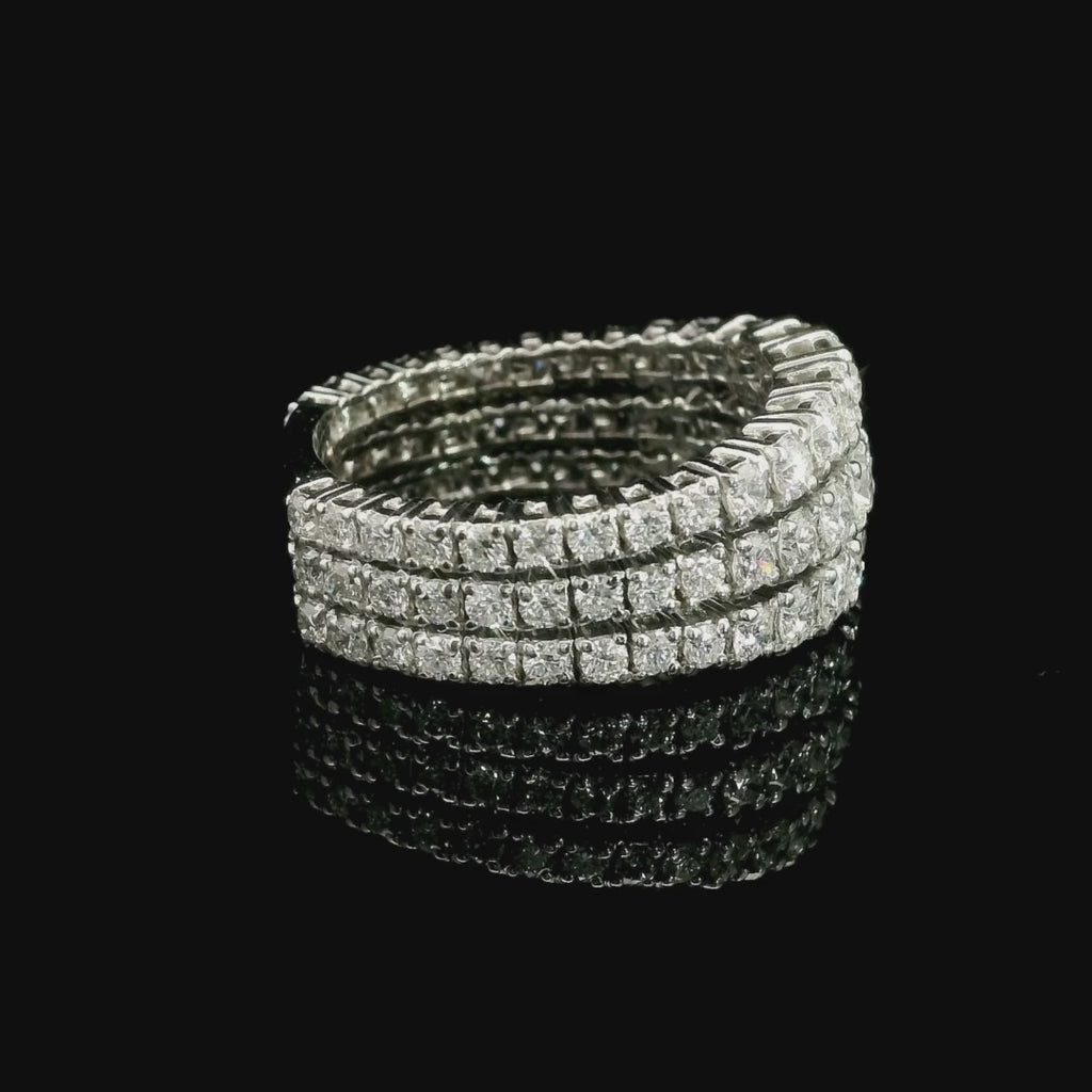 Soft graduated band in white gold with brilliant-cut lab-grown diamonds, 2.47 carats.