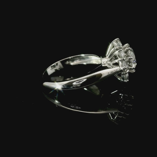 Anello Margherita in Oro Bianco e Diamanti Lab-Grown taglio brillante, 2,68 carati.