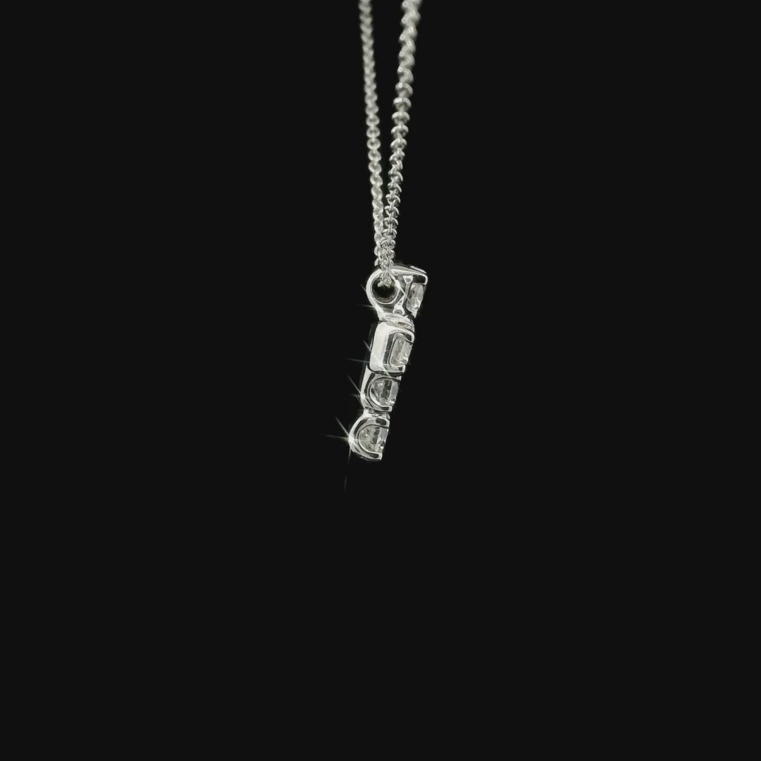 Girocollo Croce in oro bianco con Diamanti Lab-Grown taglio Brillante, 0,72 carati.