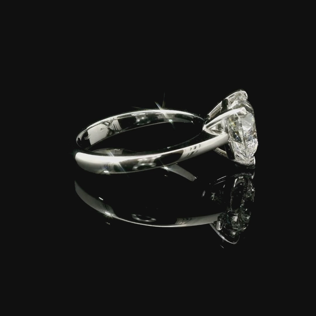 Solitario con diamante lab-grown taglio cuore, 3,01 carati.