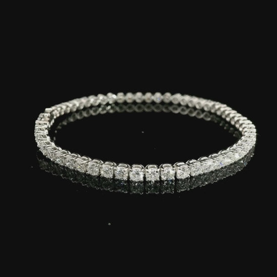Bracciale Tennis a filo in oro bianco con diamanti lab-grown taglio brillante, 5,54 carati.