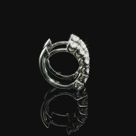 Orecchini a cerchio in oro bianco con diamanti lab-grown taglio brillante, 1,20 carati.