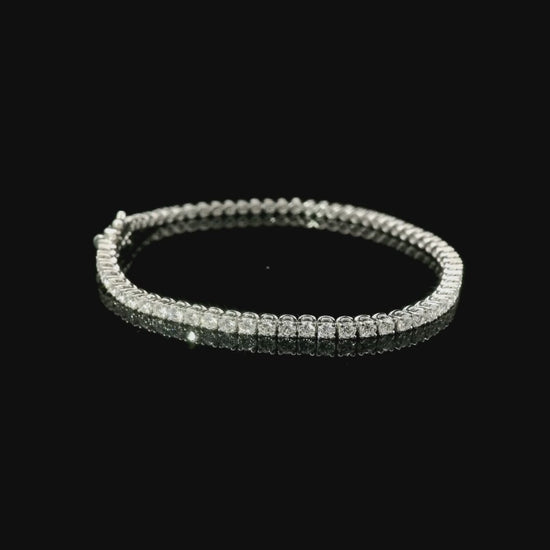 Bracciale Tennis a filo in oro bianco con diamanti lab-grown taglio brillante, 3,41 carati.