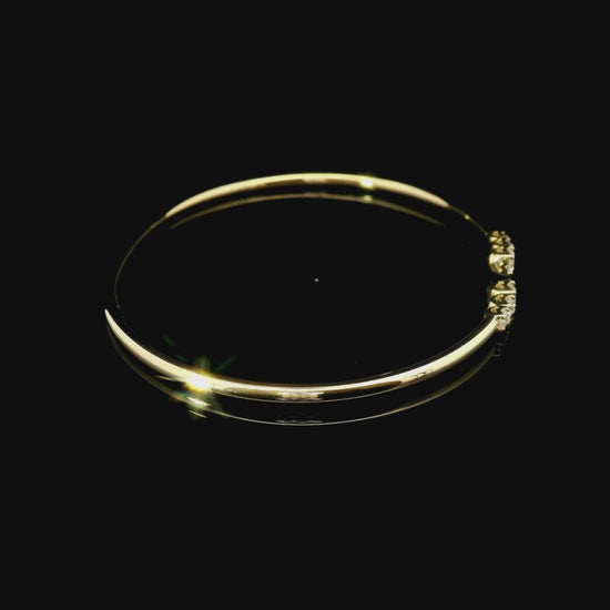 Bracciale rigido aperto in oro giallo con diamanti lab-grown taglio brillante, 0,55 carati.
