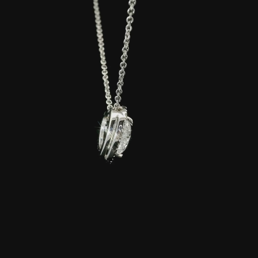 Girocollo in oro bianco con diamante lab-grown taglio cuore e contorno di diamanti lab-grown taglio brillante, 1,15 carati.