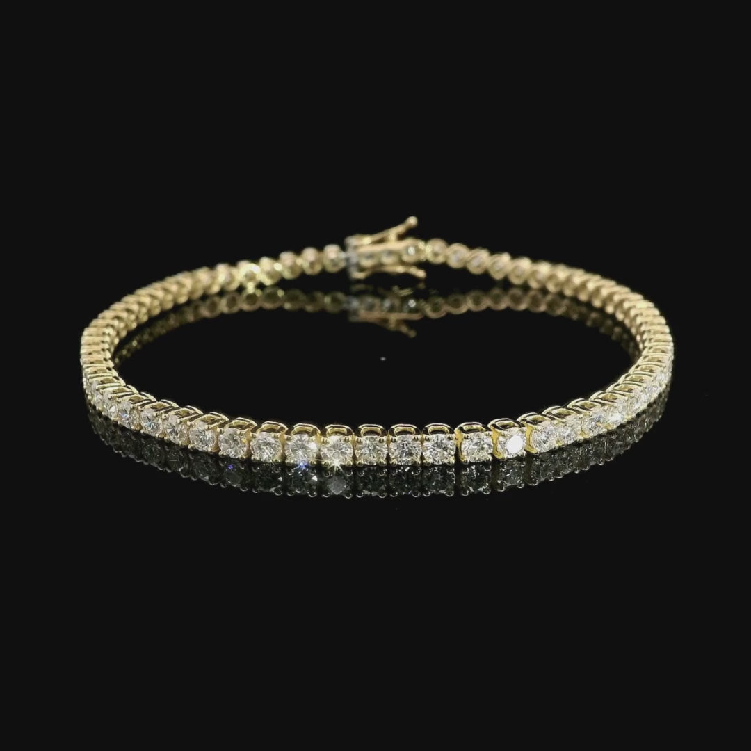 White gold wire tennis bracelet with brilliant-cut diamonds, 5.54 carats.