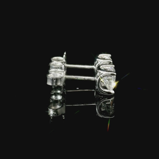 Orecchini punto luce in oro bianco con diamanti lab-grown taglio brillante, 1,40 carati.