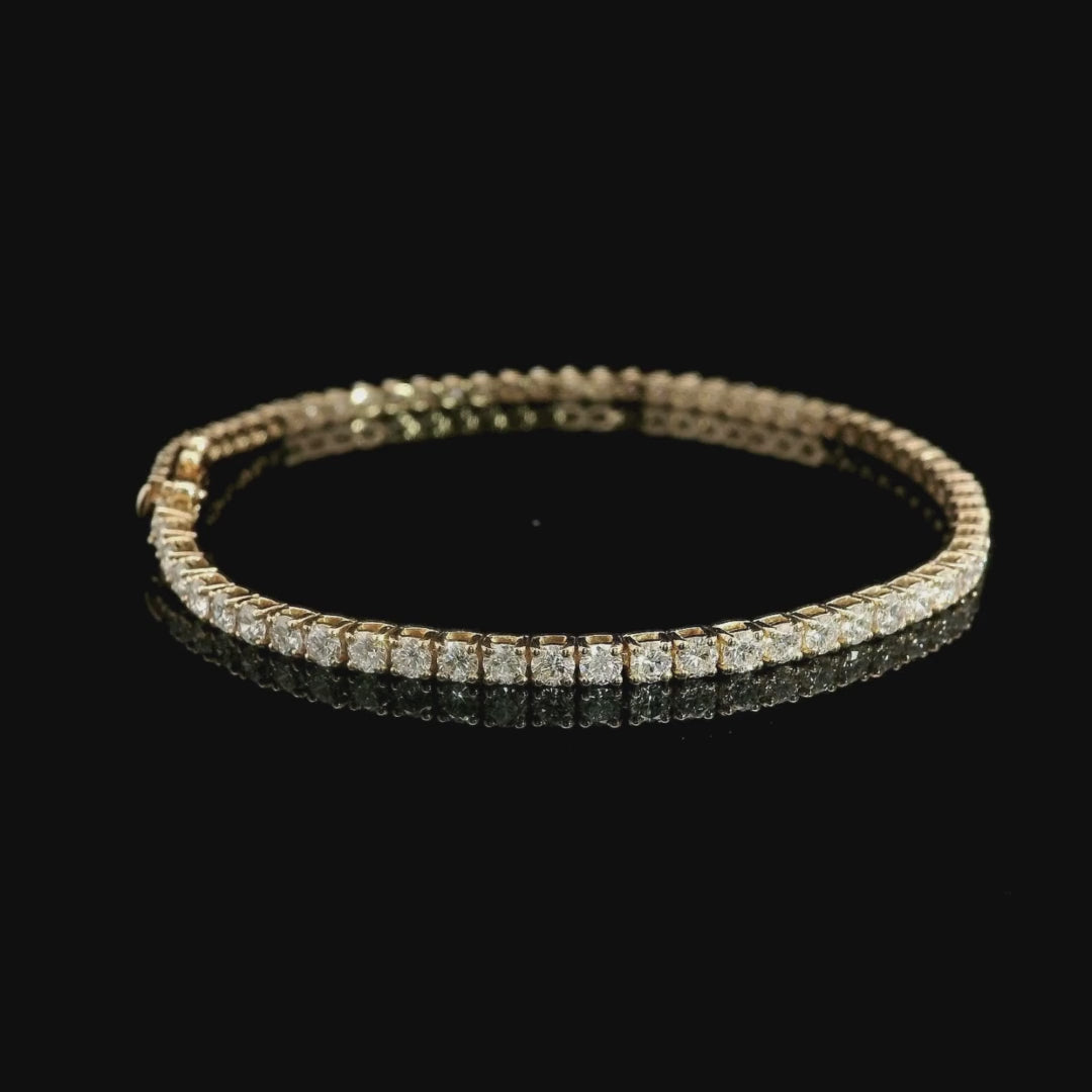White gold wire tennis bracelet with brilliant-cut lab-grown diamonds, 5.54 carats.