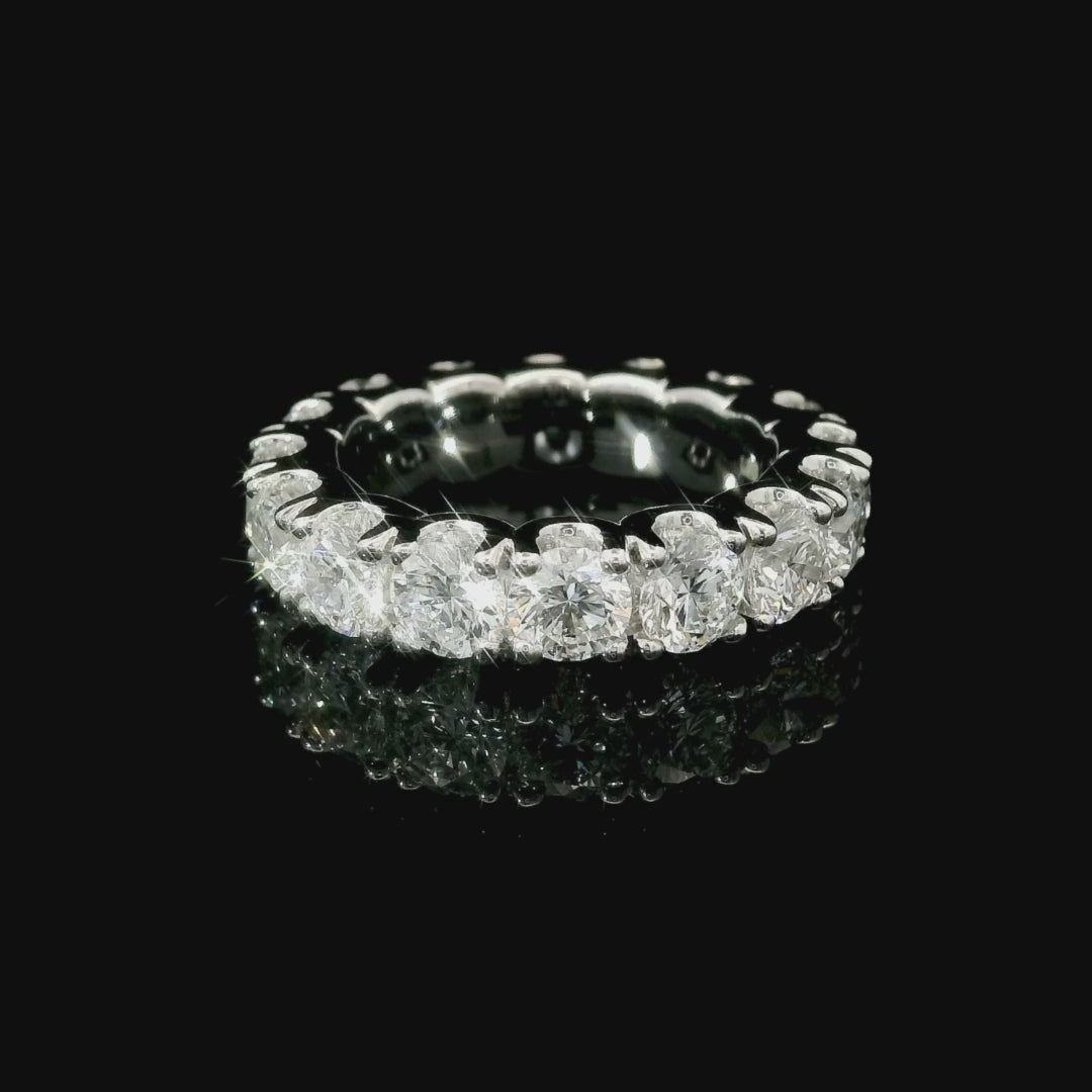 Comfortable eternity ring in white gold and brilliant-cut lab-grown diamonds, 5.10 carats.