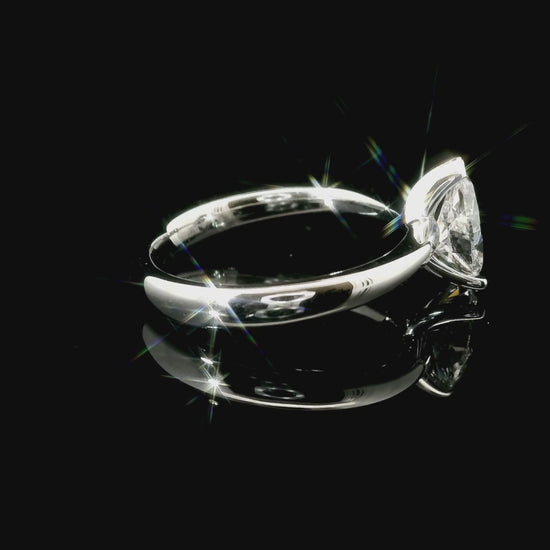 Solitario in oro bianco con diamante lab-grown taglio goccia, 1,00 carati.