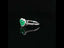 Anello in oro bianco con smeraldo Lab-Grown taglio cuore e diamanti Lab-Grown taglio brillante.