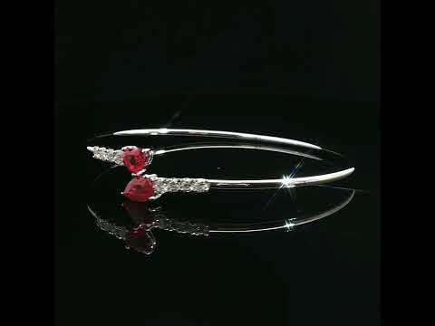 Bracciale Twin in oro bianco con rubini Lab-Grown e diamanti Lab-Grown taglio brillante.