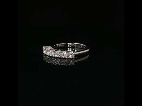 Fedina in oro bianco con diamanti Lab-Grown taglio brillante, 0,69 carati.