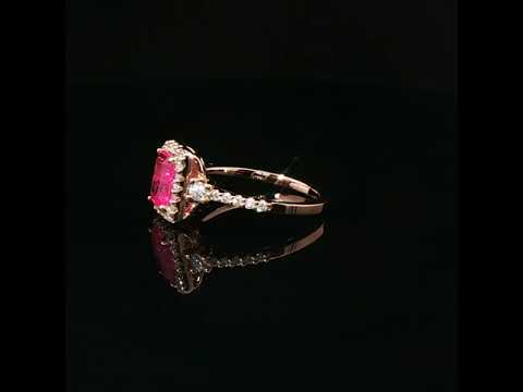 Anello in oro rosa con zaffiro rosa Lab-Grown taglio smeraldo e diamanti Lab-Grown taglio brillante.