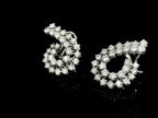 Drop earrings in white gold and brilliant-cut lab-grown diamonds, 5.13 carats.