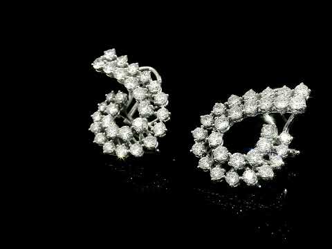 Orecchini a goccia in oro bianco e diamanti lab-grown taglio brillante, 5,13 carati.