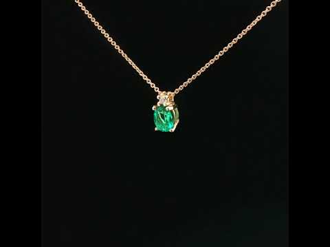 Girocollo in oro giallo con smeraldo Lab-Grown taglio ovale e diamante Lab-Grown taglio brtillante.