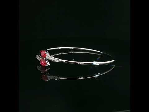 Bracciale Twin in oro bianco con rubini Lab-Grown taglio goccia e diamanti Lab-Grown taglio brillante.