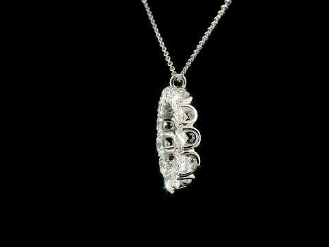 Girocollo con cerchio a gradazione in oro bianco e diamanti lab-grown taglio brillante, 5,48 carati.