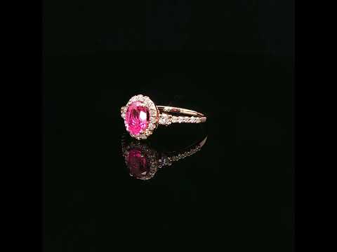 Anello in oro rosa con zaffiro rosa Lab-Grown taglio ovale e diamanti Lab-Grown taglio brillante.
