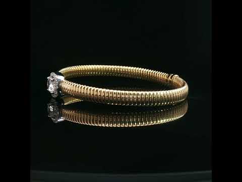 Bracciale Queen con centrale e contorno in oro giallo tubogas con Diamante Lab-Grown taglio cuscino e Diamanti Lab-Grown taglio brillante, 1,23 carati.