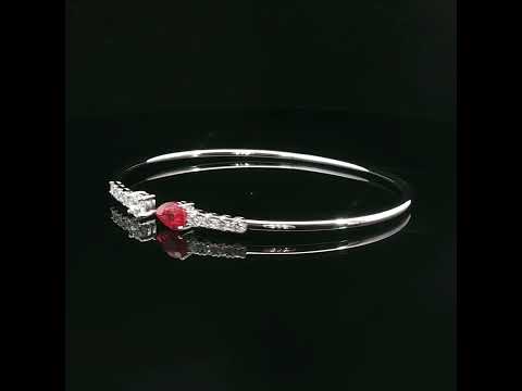 Bracciale Twin in oro bianco con rubino lab-Grown taglio goccia e diamanti Lab-Grown taglio brillante.
