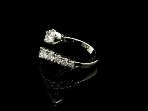 Anello a gradazione contrariè aperto in oro bianco diamanti lab-grown taglio brillante, 1,94 carati.