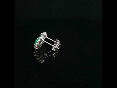 Orecchini punto luce con smeraldi Lab-Grown taglio ovale e diamanti Lab-Grown taglio brillante.