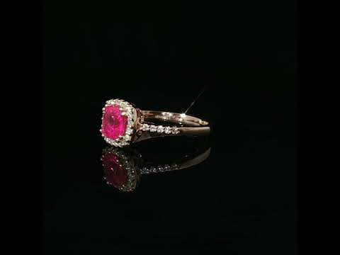 Anello in oro rosa con zaffiro rosa Lab-Grown taglio cuscino e diamanti Lab-Grown taglio brillante.
