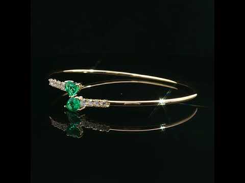 Bracciale Twin in oro giallo con smeraldi Lab-Grown e diamanti Lab-Grown taglio brillante.