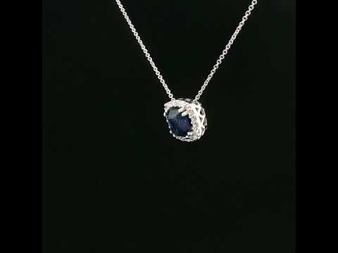 Girocollo in oro bianco con zaffiro Lab-Grown taglio cuscino e diamanti Lab-Grown taglio brillante.