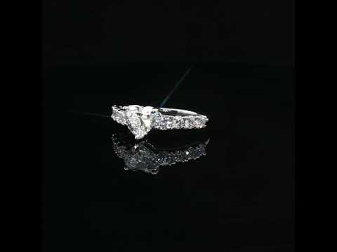 Anello in oro bianco con diamanti Lab-Grown taglio cuore e brillante, 1,53 carati.