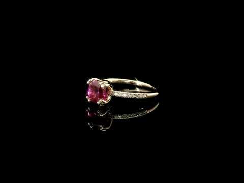 Anello in oro rosa con zaffiro rosa Lab-Grown e diamanti Lab-Grown taglio brillante.