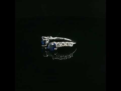 Anello Twin in oro bianco con zaffiri Lab-Grown e diamanti Lab-Grown taglio brillante.