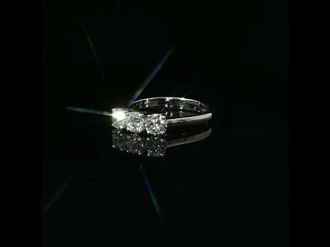 Anello Trilogy in oro bianco con diamanti Lab-grown taglio brillante, 0,99 carati.