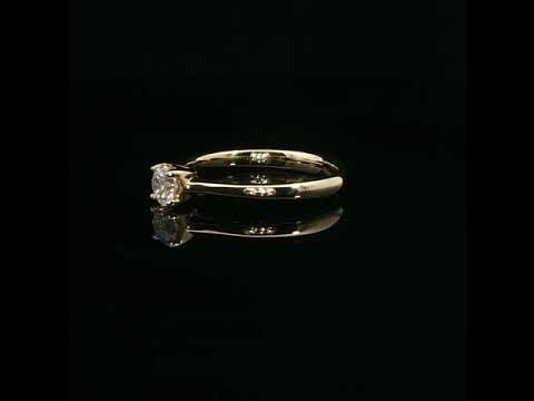 Solitario in oro giallo con diamante Lab-Grown taglio brillante, 0,31 carati.