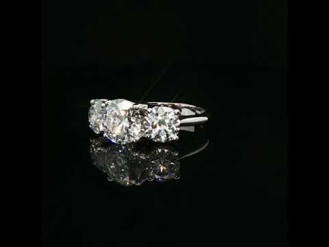 Trilogy in oro bianco con diamanti Lab-Grown taglio brillante, 4,03 carati.